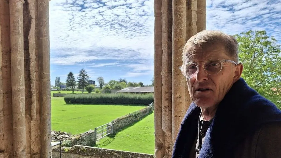 À Cerisy-la-Forêt, des traces du passé ressurgissent autour de l'abbaye à cause de la sécheresse