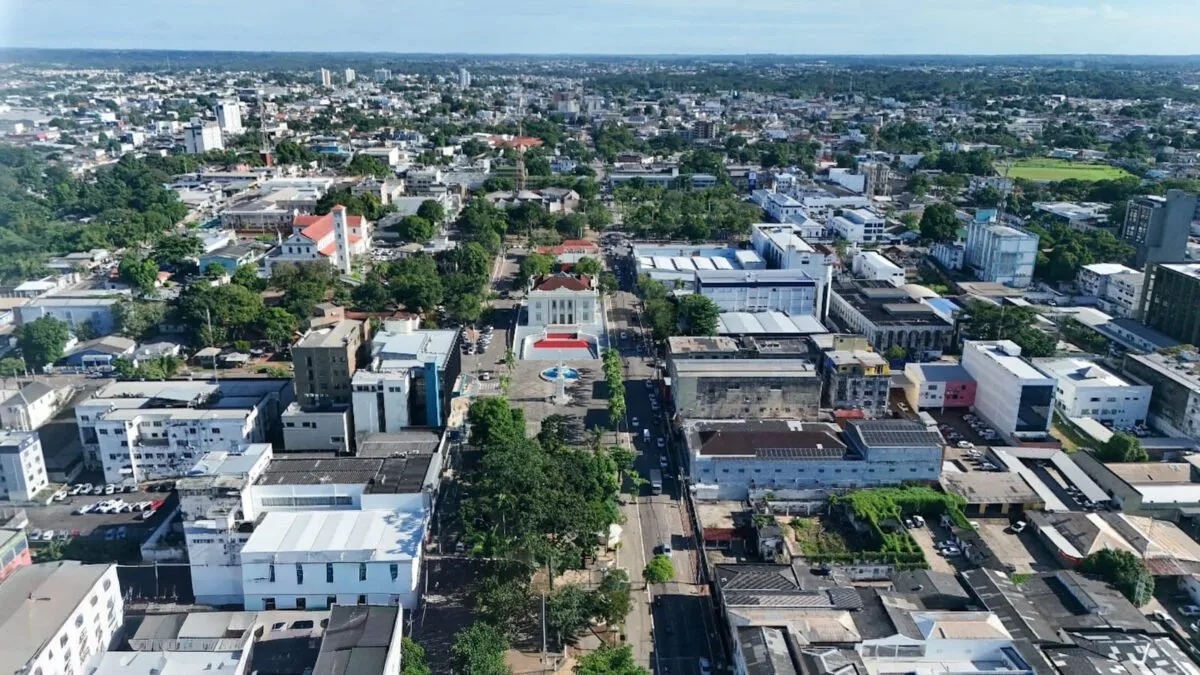A urbanização do Acre vista do espaço: cidades mais dispersas e concentradas na capital