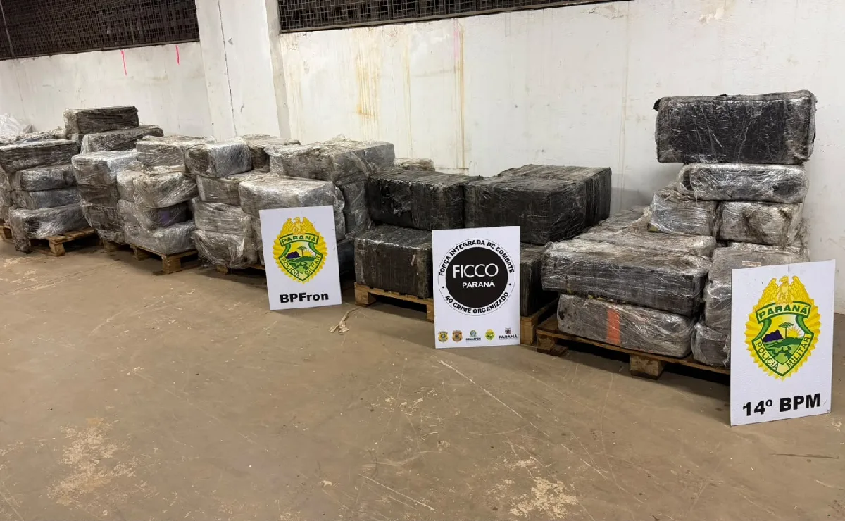 Quase 3 toneladas de maconha escondidas em carga de sucata são apreendidas na BR-277; dupla é presa em flagrante