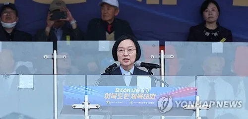 韓총리 "분단은 여전한 현실…남북대화 열리도록 기반 다질 것"