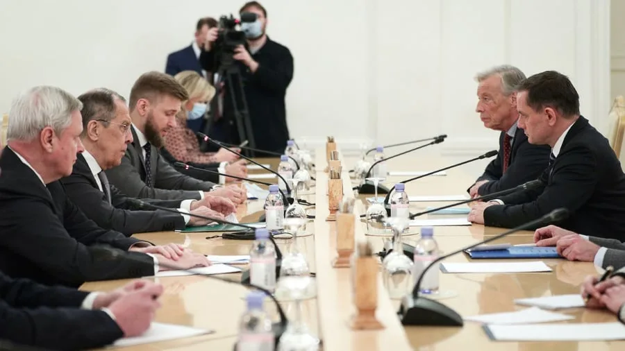 Diplomatie: Kreml ist beeindruckt von der AfD und offen für Gespräche