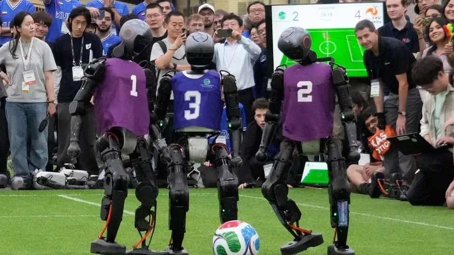 Roboterfußball: Studie: Roboter schießt Tore gegen menschlichen Torwart