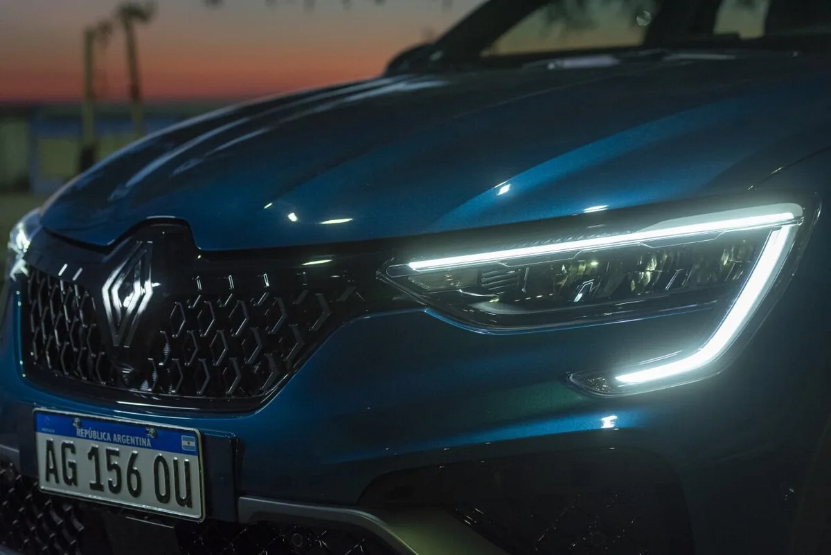 Renault estaría preparando un nuevo Arkana: tendría sistema híbrido enchufable y producción en Brasil