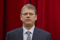 Em AL, Flávio minimiza ausência do centrão e diz ter atuado contra tarifaço