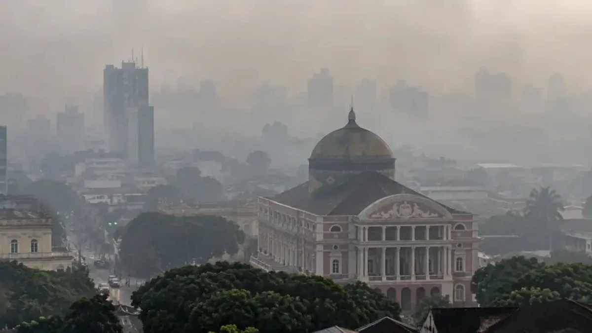 Após dias de fumaça, governo federal amplia combate aos incêndios no Amazonas com cinco aeronaves, reforço militar e R$ 14 milhões para reforçar operações