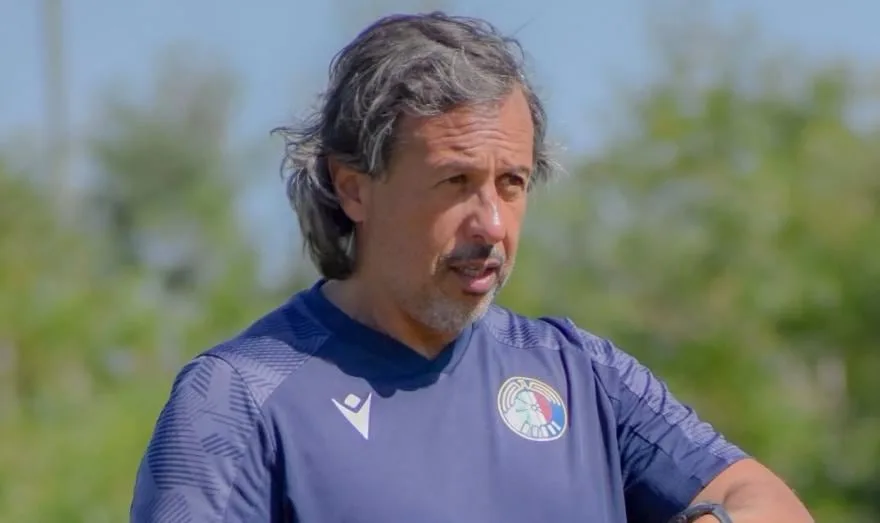 José María Mazán, posible asistente técnico en la selección Colombia, estuvo viendo un partido del fútbol profesional colombiano