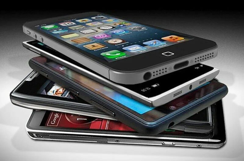Smartphone shipments plummet as memory crisis pumps up prices
