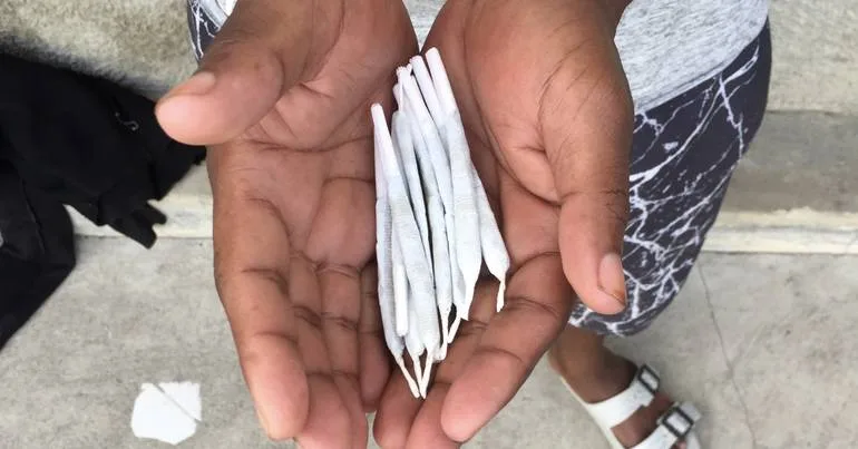 Presidente moçambicano promete resposta a droga nas escolas