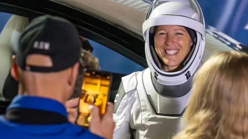 L'astronaute française Sophie Adenot sortira de nouveau dans l'espace mardi pour achever sa mission