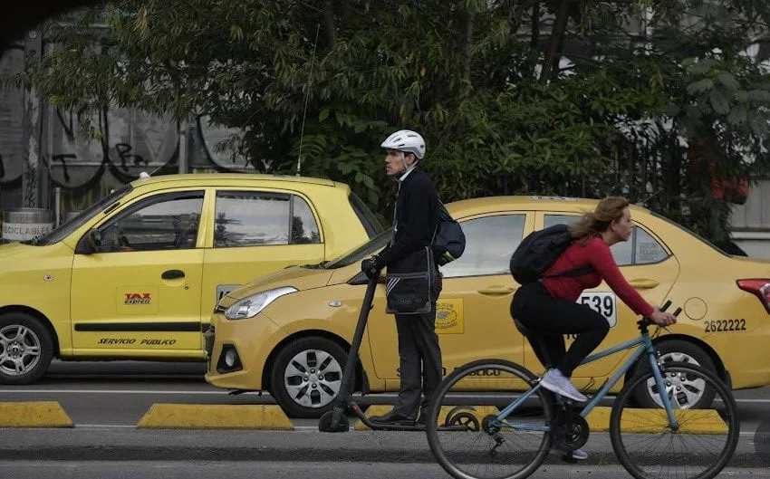 Salario mínimo de 2027: así podría quedar el aumento del auxilio de transporte si sube 8% y estos trabajadores podrían dejar de recibirlo