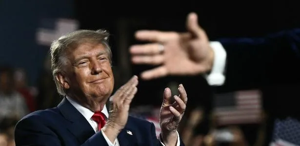 Trump minimiza apelos de big techs para frear IA e diz que EUA não podem ficar atrás da China
