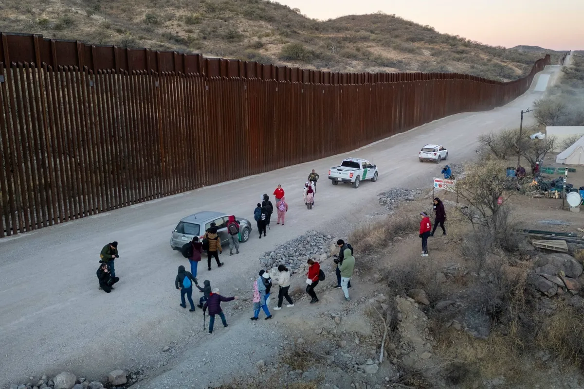 Oficial y confirmado: avanza la construcción del muro fronterizo de 100 kilómetros entre Arizona y México