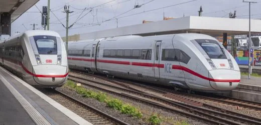 Hannover: Frau zeigt offenbar Hitlergruß im Zug – Mitreisende schreiten ein