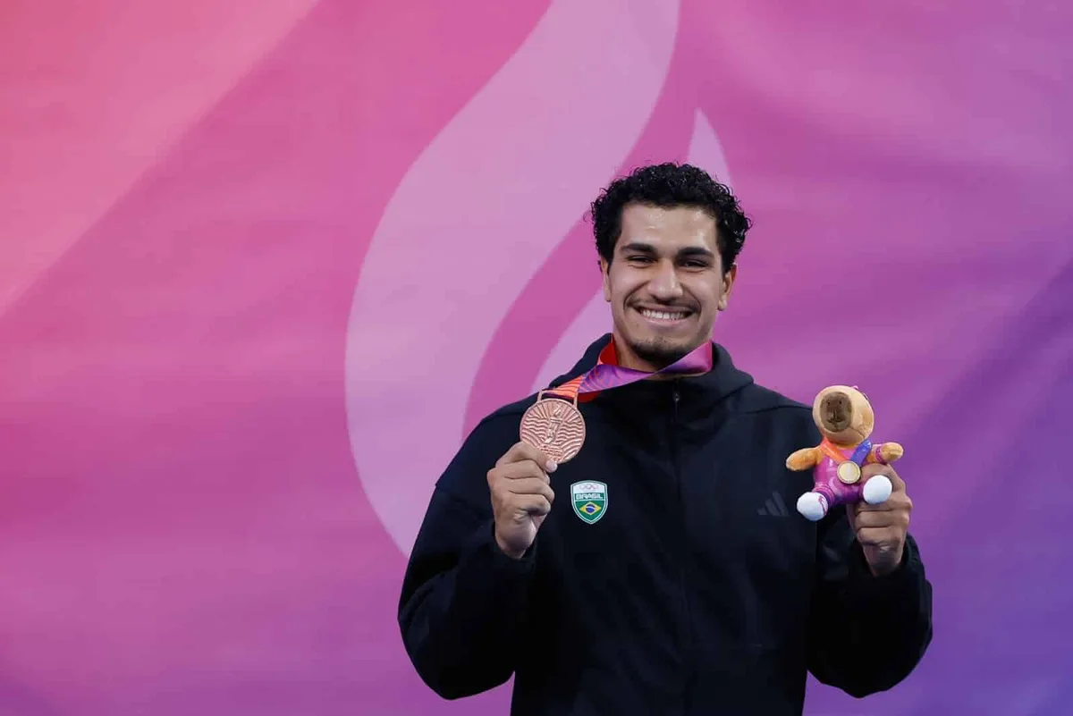 Miguel Pereira sobe ao pódio na plataforma de 10 m dos Jogos Sul-Americanos