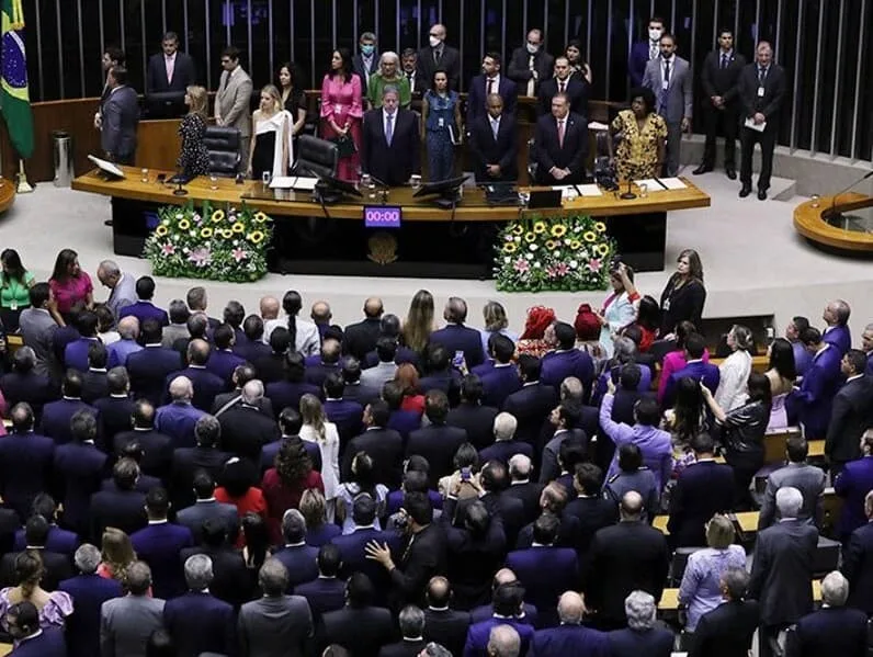 85% dos deputados vão tentar a reeleição; corrida ao Senado dobra