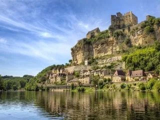 Véritable star de cinéma, cette cité médiévale est un des plus beaux villages de France