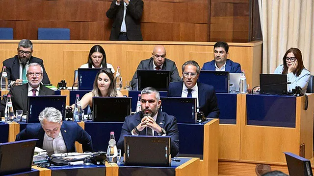CH promete "romper" com "décadas de medo"