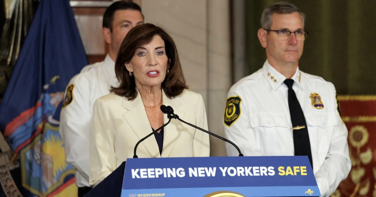 Oficial en Nueva York | Kathy Hochul anuncia que entra en vigor la Ley de Policías Locales que impide a sus fuerzas financiar a agencias federales