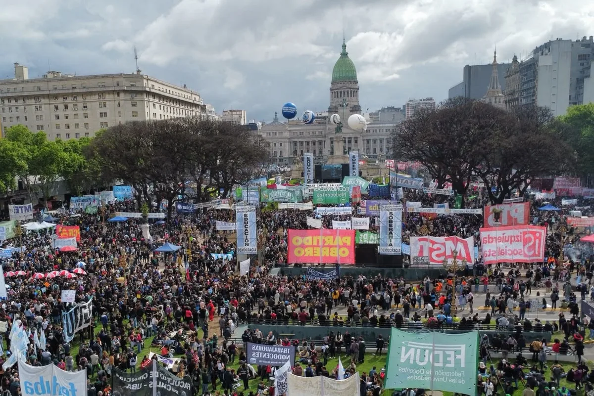 El Gobierno identificó a la marcha universitaria con una movida opositora y defendió el operativo de seguridad en el Congreso