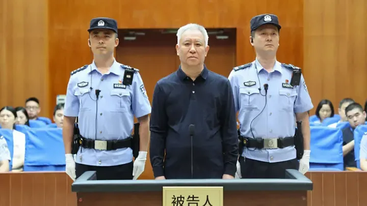 Magnat déchu, le fondateur d'Evergrande condamné à la prison à vie