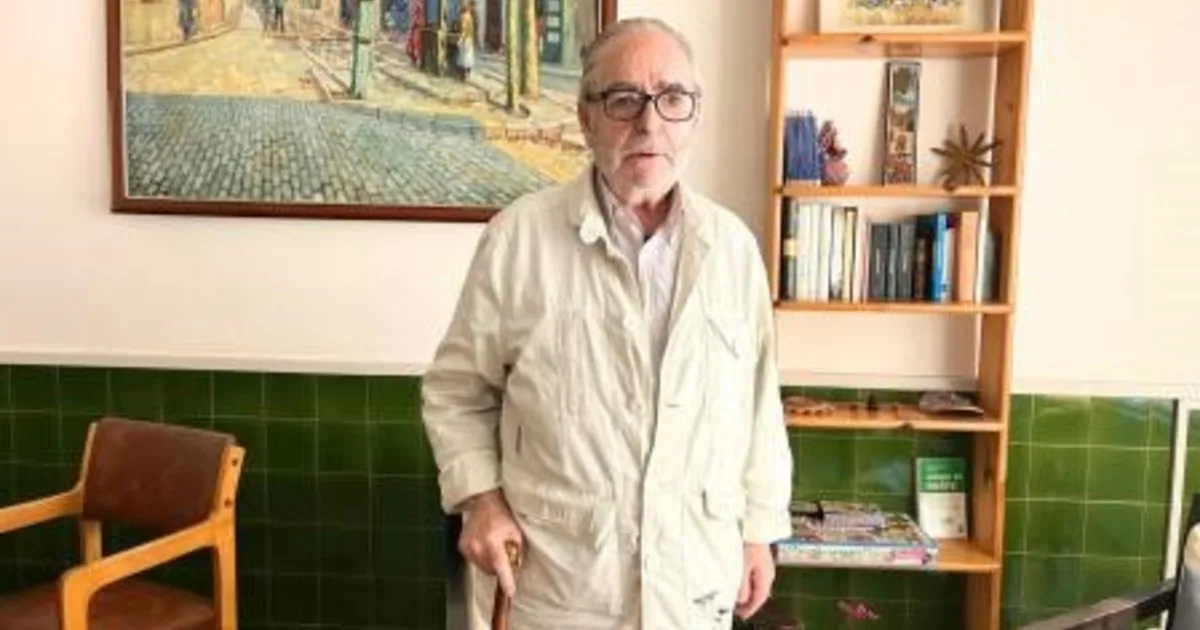 Joan Teixidó, 81 años, comparte un piso con 5 personas más: “No me veo en una residencia. Aquí tengo mi habitación, mi independencia y siempre hay alguien con quien hablar”