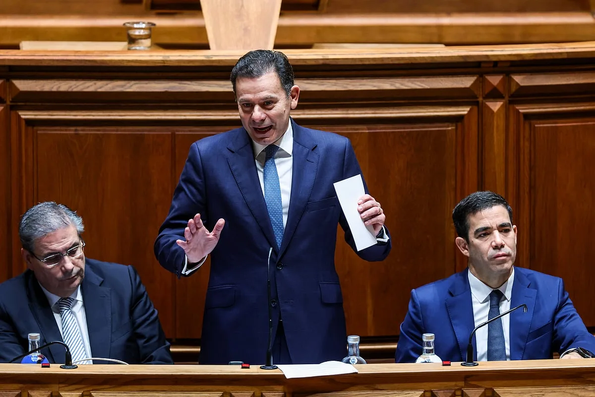 OE2027: Primeiro-ministro ataca "personalidade em concreto que falhou todas as previsões", sem nomear Centeno