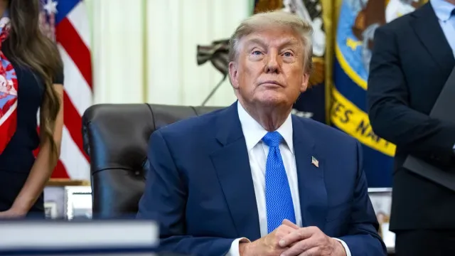 Trump ameaça bombardear Omã se "atrapalhar" acordo sobre Ormuz