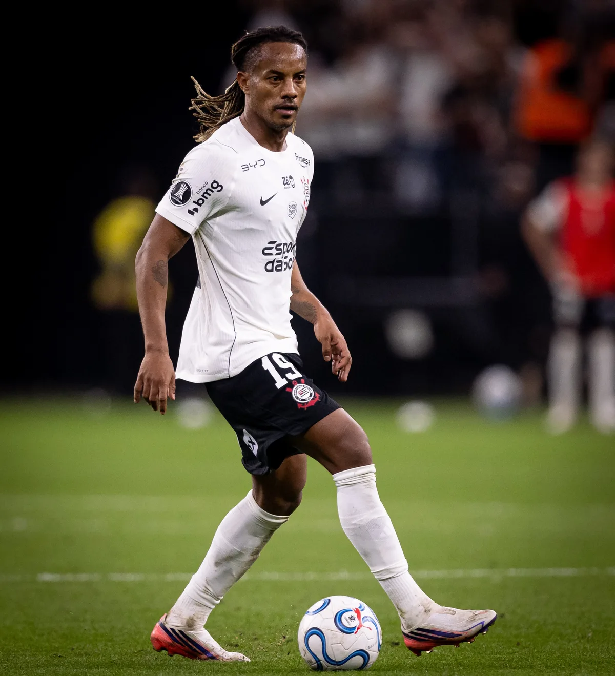 Corinthians começa a analisar outras renovações de contrato depois de acerto com Memphis