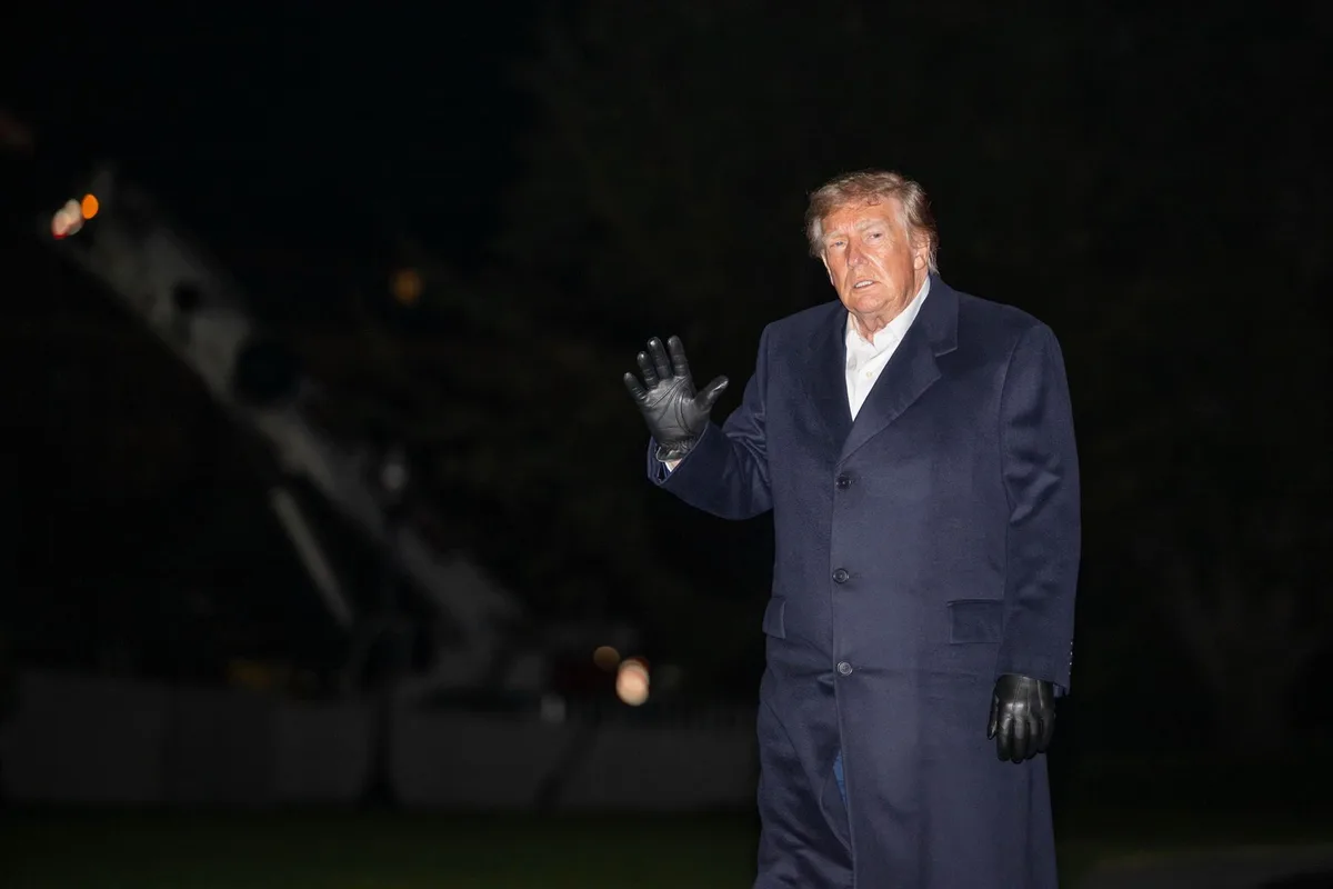 Trump alega que sólo comparaba la gravedad de hipotéticos bombardeos en California con un alza de los combustibles