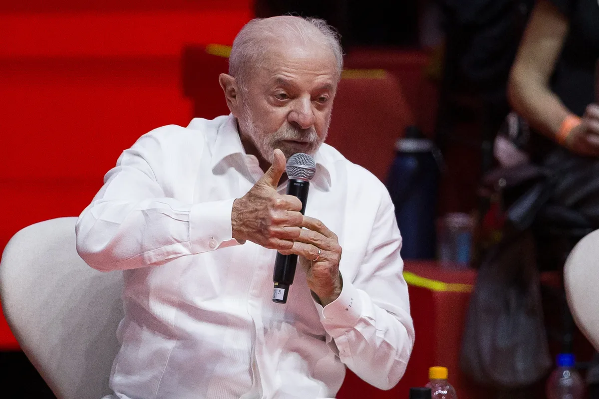 Lula afirma que futebol deverá se readaptar e diz ter decidido acabar com as bets