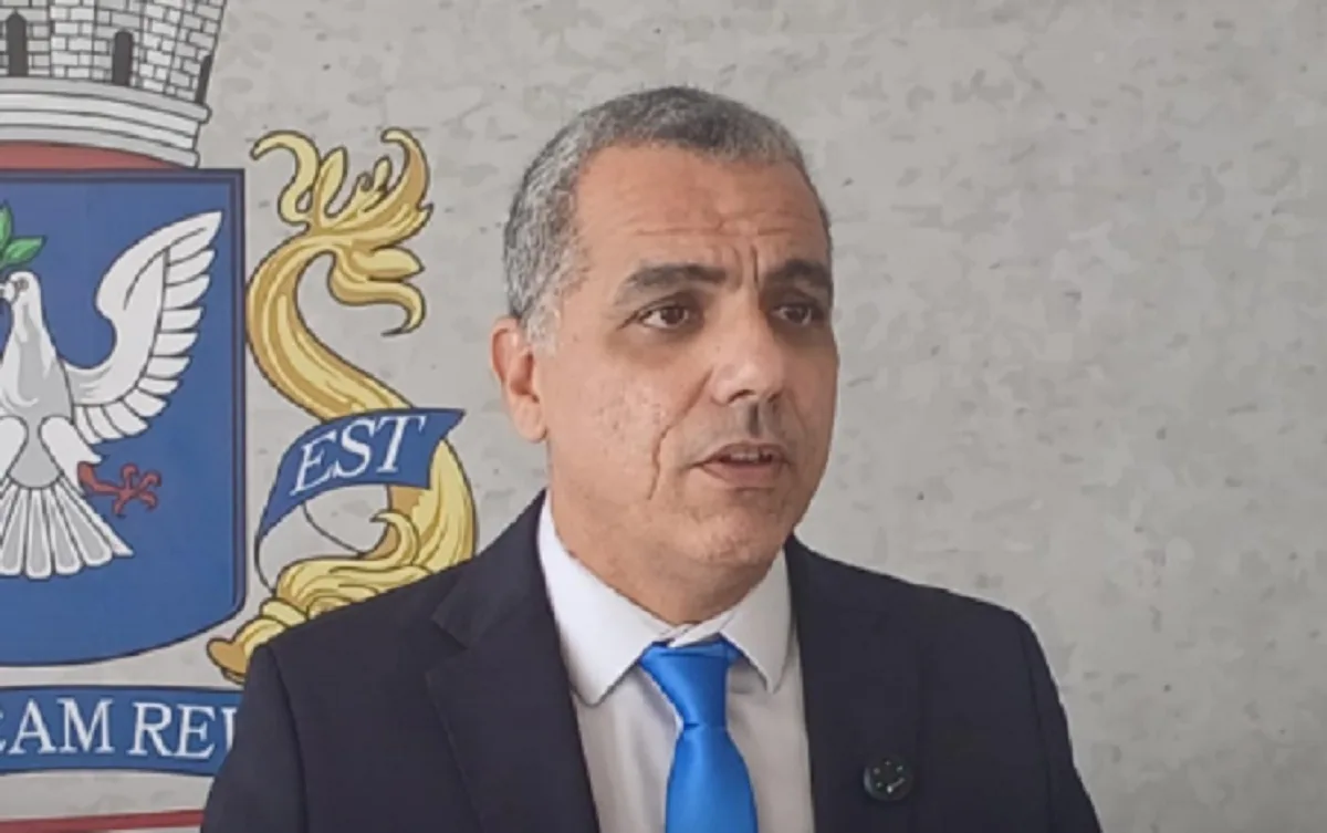 Cezar Leite relata ameaça de morte por título a Flávio Bolsonaro
