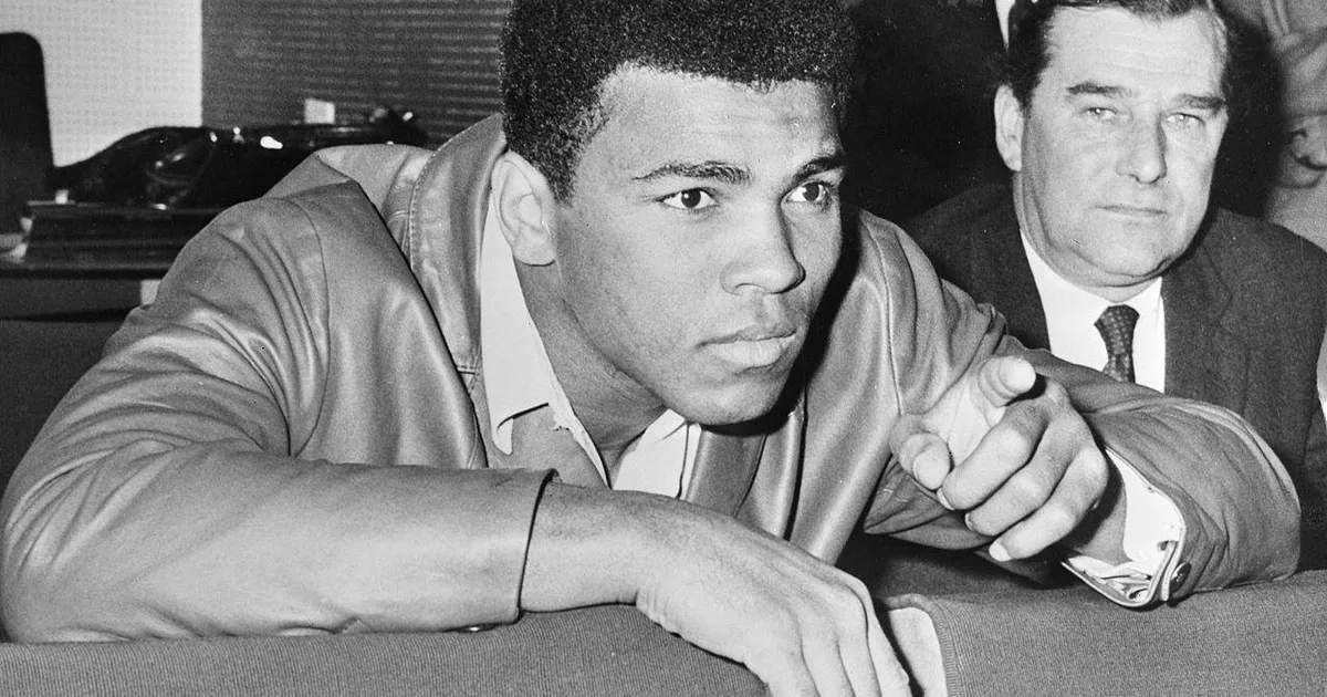 Cita del día, de Muhammad Ali: “La pelea se gana o se pierde lejos de los espectadores, detrás de las líneas, en el gimnasio y ahí afuera, en la carretera; mucho antes de que baile bajo esas luces”