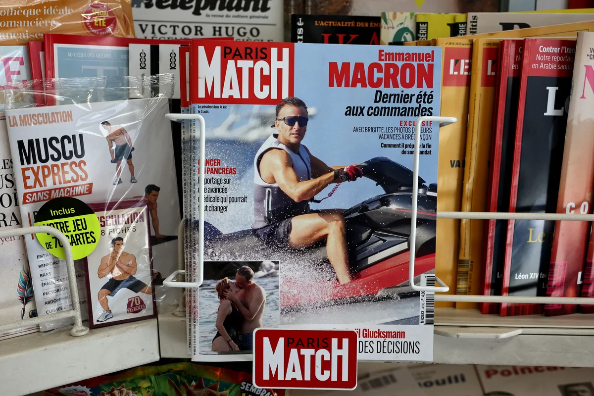 Como foto em que Macron passeia de jet ski na Riviera Francesa virou uma crise política