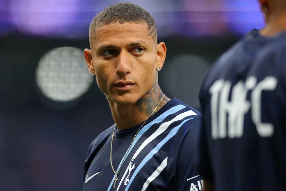 Richarlison aguarda nova proposta e pode ficar encostado no Tottenham