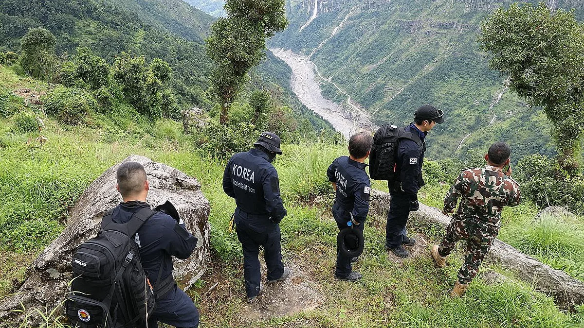 Uma semana depois da enxurrada, Nepal contabiliza mais de 1100 mortos e quase 4000 desaparecidos