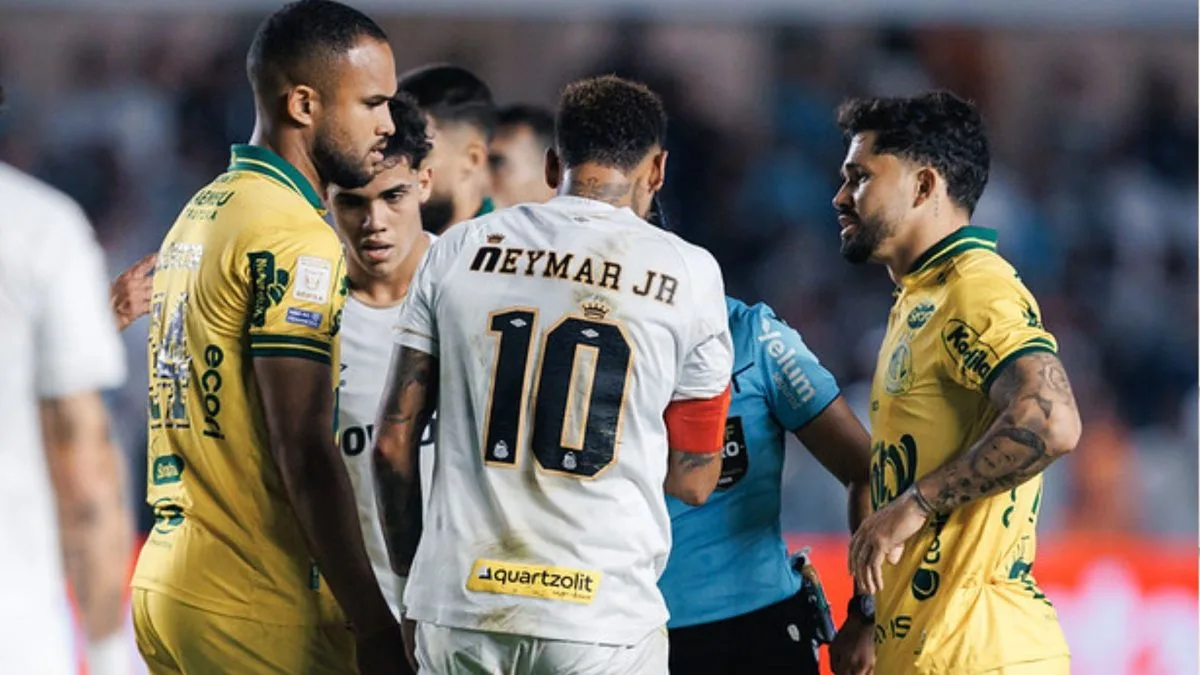 Leitura labial mostra Neymar xingando árbitra com série de palavrões: ‘Você é horrorosa’