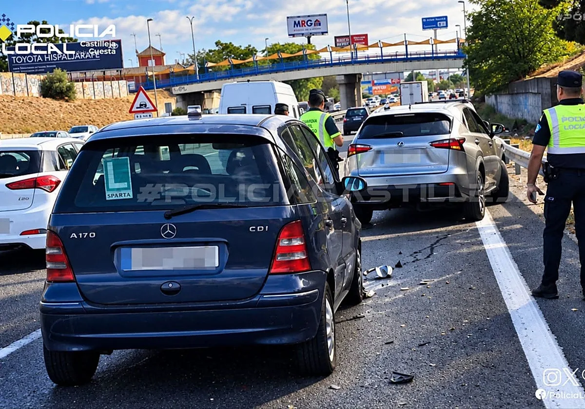 Un accidente múltiple en el tramo de Castilleja de la A-49 deja lesiones a una joven de 19 años