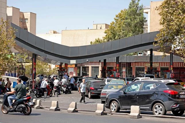 Le régime iranien minimise les sanctions américaines, mais le pays “se trouve à un tournant critique”