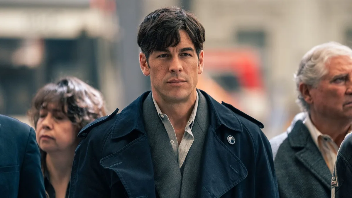 Mario Casas y Michelle Jenner arrasan en Netflix con su reencuentro tras ‘Los hombres de Paco’: un romance prohibido que adapta un ‘best seller’ de Elia Barceló