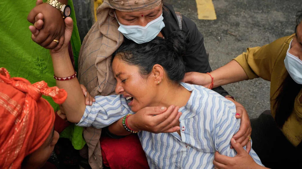 Crue dévastatrice dans l'Himalaya : le bilan dépasse les 1 000 morts au Népal et en Chine