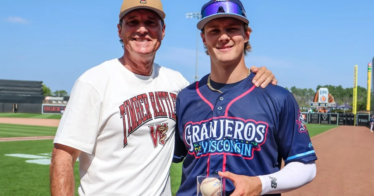 Insólita historia en el béisbol: pegó su primer jonrón como profesional y la pelota cayó en las manos de su padre