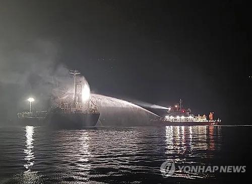 '2명 사망' 기름 1만2천400kL 실은 운반선 불…해경, 본격 조사