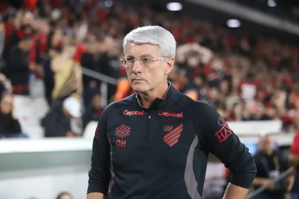 Técnico do Athletico promete ‘inchar a cabeça’ de Viveros