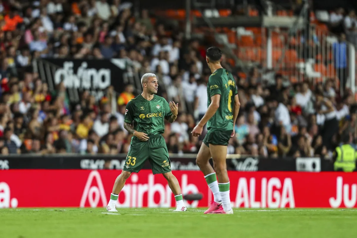 (Pre) El Betis quiere seguir en cabeza ante el Levante y la Real acabar ante el Espanyol con su sequía