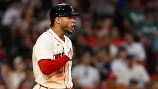 ¡Se calentó! Willson Contreras discute con un fan de los Red Sox tras ser abucheado