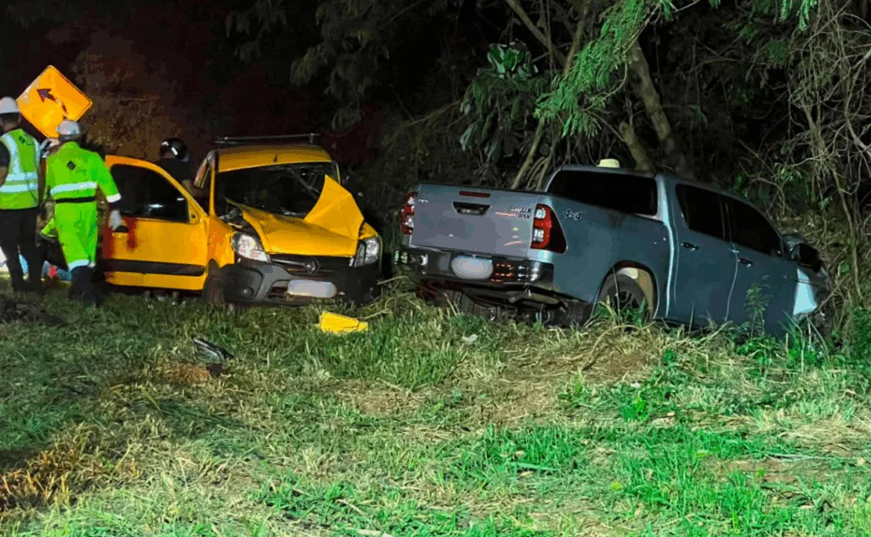 Conversão termina em morte após grave acidente entre furgão e caminhonete na BR-369, em Ubiratã