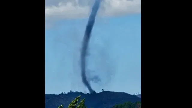 Dust Devil. Remoinho de pó (e cinzas) "invadiu" Chaves
