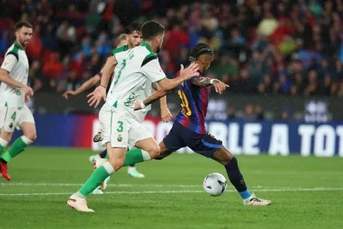 Barcelona hit Racing Santander for seven as Atletico crush Osasuna