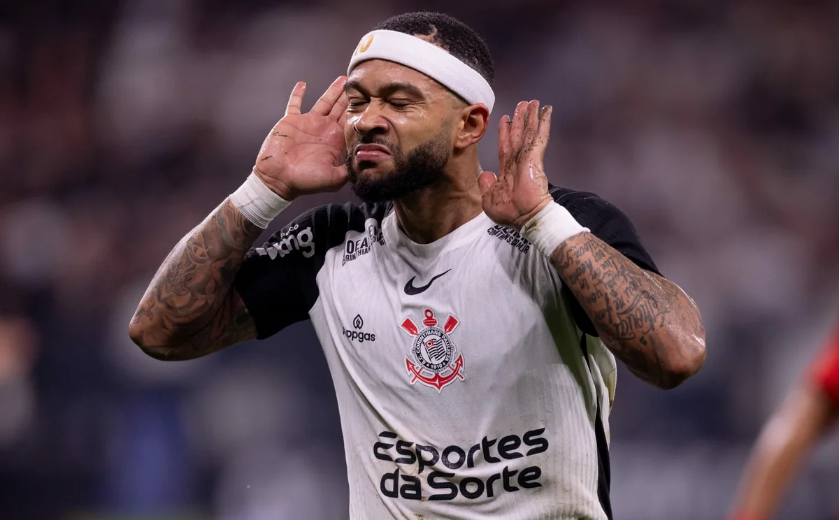 Memphis se diz “muito decepcionado” com o Corinthians e promete reagir