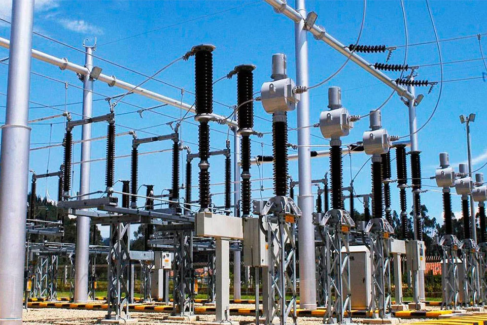 Políticos cuestionan tesis del sabotaje eléctrico y ciudadanos protestan: Deje el cinismo